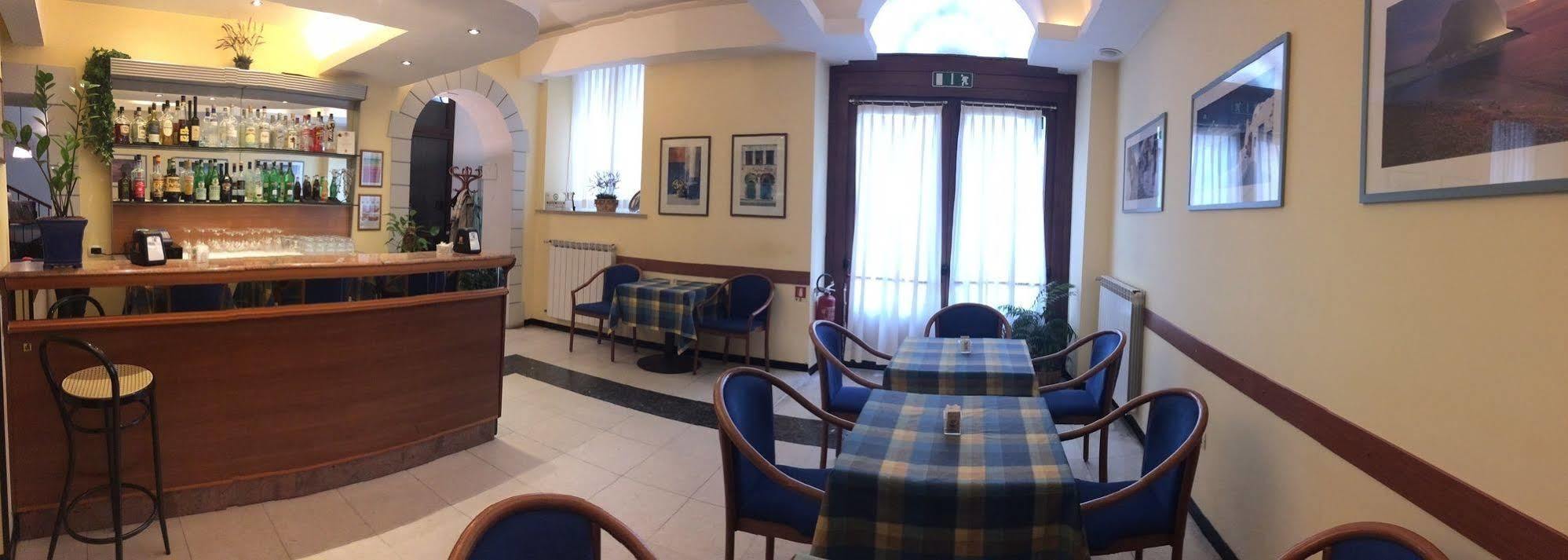 Youme Design Place Hotel Trieste Extérieur photo